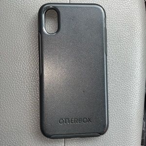 Black iPhone X case otter box case